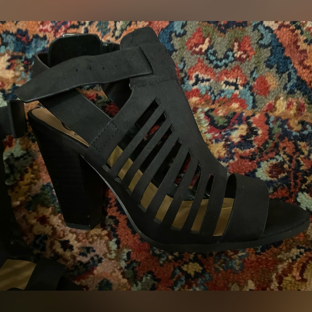 Women's Black Cutout Block Heel Sandals with Ankle Buckle